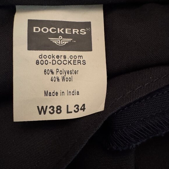 Dockers Men's Signature Classic Casual Trouser Pants, Black, 38W x 34L Pleated - Picture 3 of 11